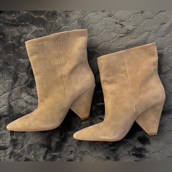 Elegant Tan Women's Ankle Boots - Picture 2 of 4